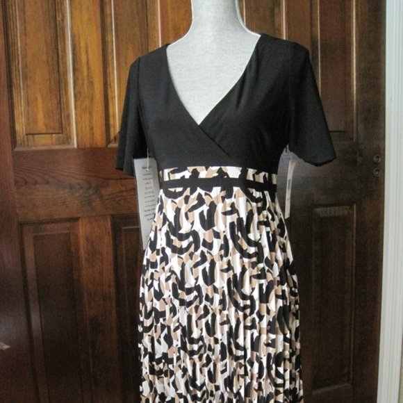 NWT! London Town with Pleated Skirt Business Casual Dress woman's size 6 - Picture 1 of 7